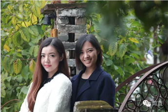 在四合院與高顏值氣質(zhì)美女一起品咖啡，你愿意么？